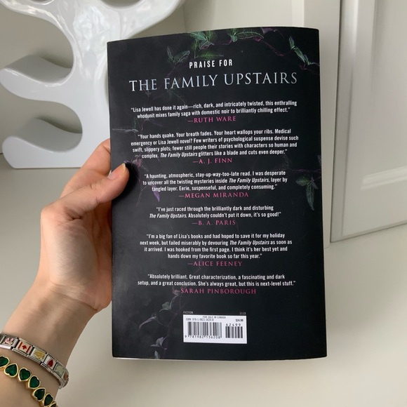 LISA JEWELL The Family Upstairs Soft Cover Novel Adult book - Picture 3 of 4